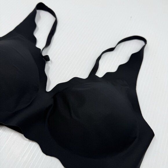 b.tempt’d by Wacoal Black Scallop Edge Bra Size L Seamless Wireless Comfort - Picture 3 of 7